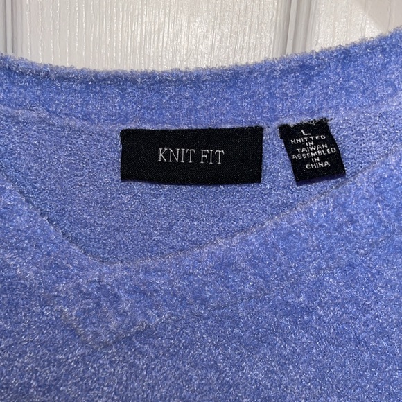 Knit Fit V-Neck Sweater (Large) - Picture 2 of 4